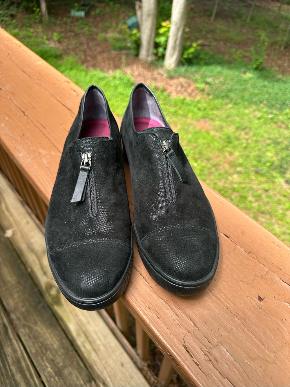 Munro black leather zipper sneakers